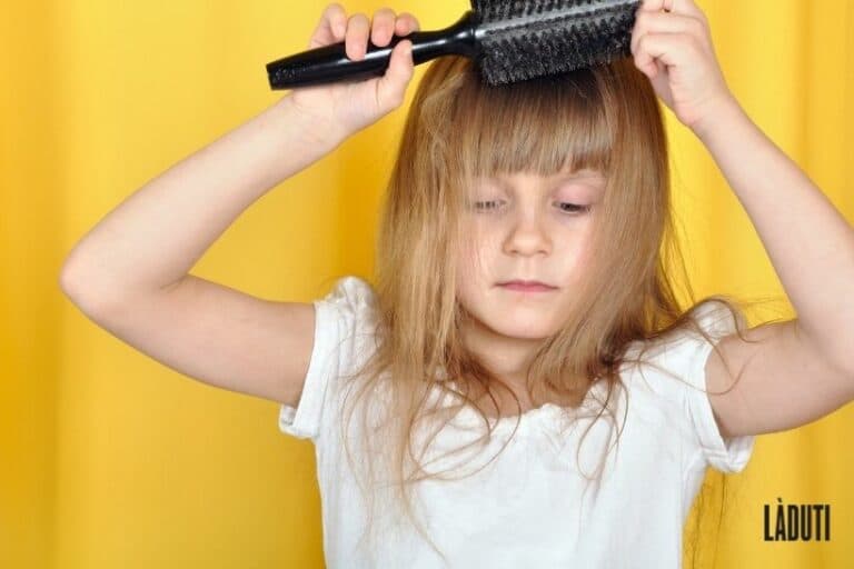 Les raisons de la perte de cheveux chez les enfants et ce qu